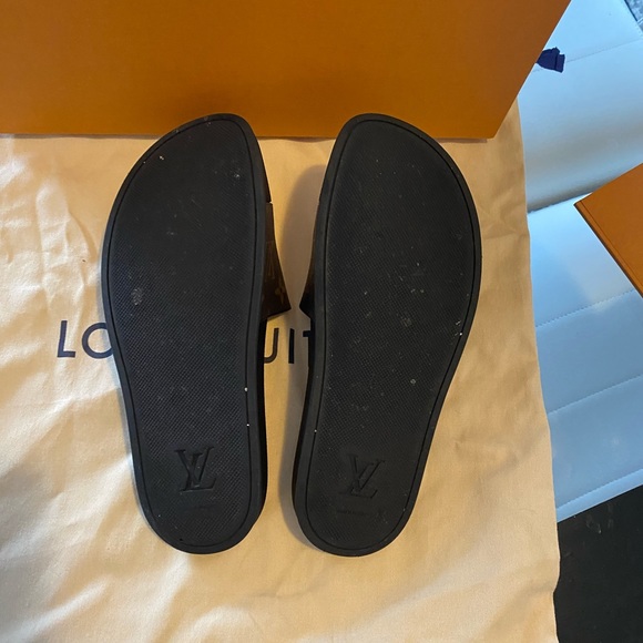 (SOLD)✨Authentic Louise Vuitton✨ Mens water shoes - Picture 6 of 8
